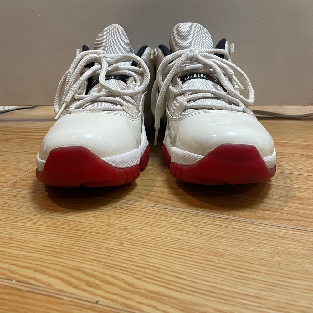 jordan low 11